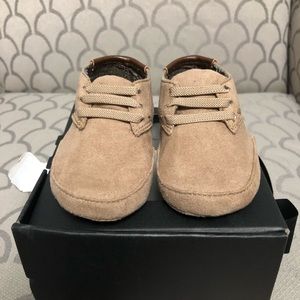 Kenneth Cole Baby Shoes Size 3 in Tan
